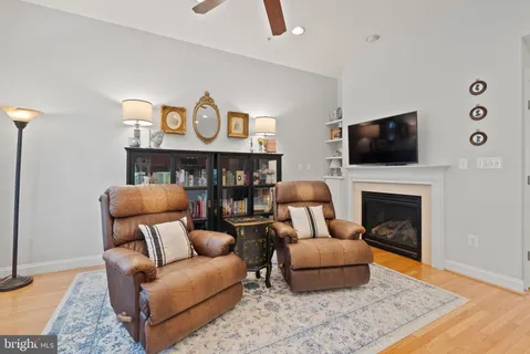 $1,095,000 | 3549 Goddard Way, Alexandria, VA 22304