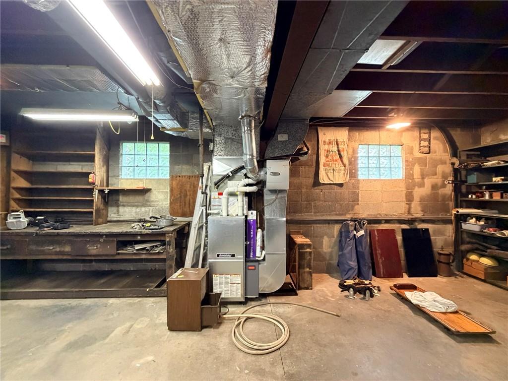 96 South Kings Creek Road Burgettstown, PA 15021 - Photo 10 of 48 Integral Garage