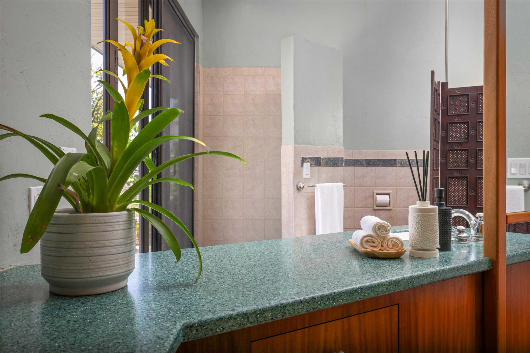 95-4667 Hawaii Belt Road Naalehu, HI 96772 - Photo 20 of 30 a view of a vase of flowers sitting on a table