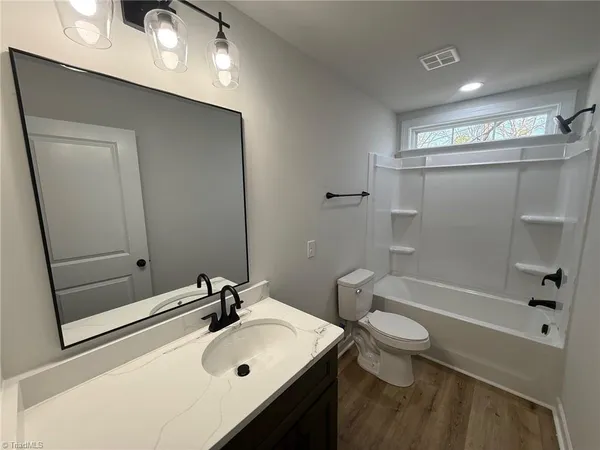 $1,975 | 1007 East Barton Street, Greensboro, NC 27407