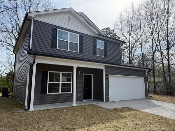 $1,975 | 1007 East Barton Street, Greensboro, NC 27407