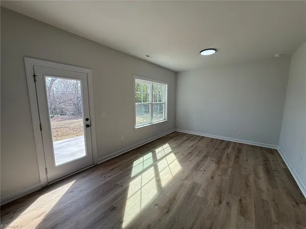 $1,975 | 1007 East Barton Street, Greensboro, NC 27407