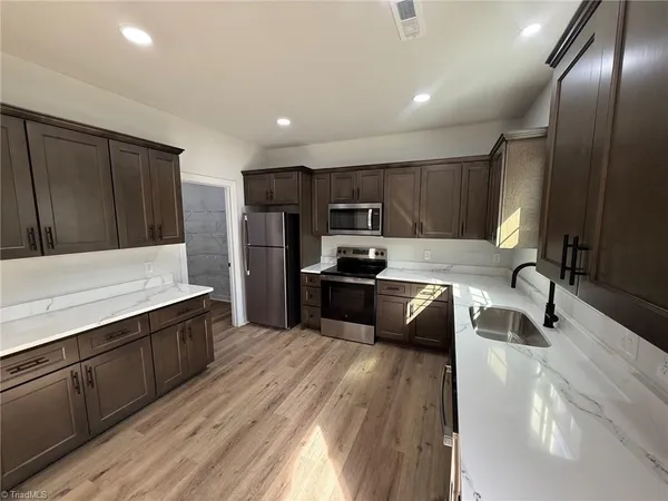 $1,975 | 1007 East Barton Street, Greensboro, NC 27407