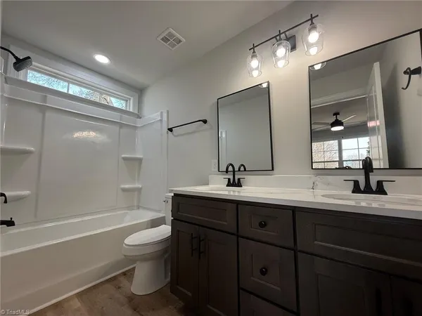 $1,975 | 1007 East Barton Street, Greensboro, NC 27407