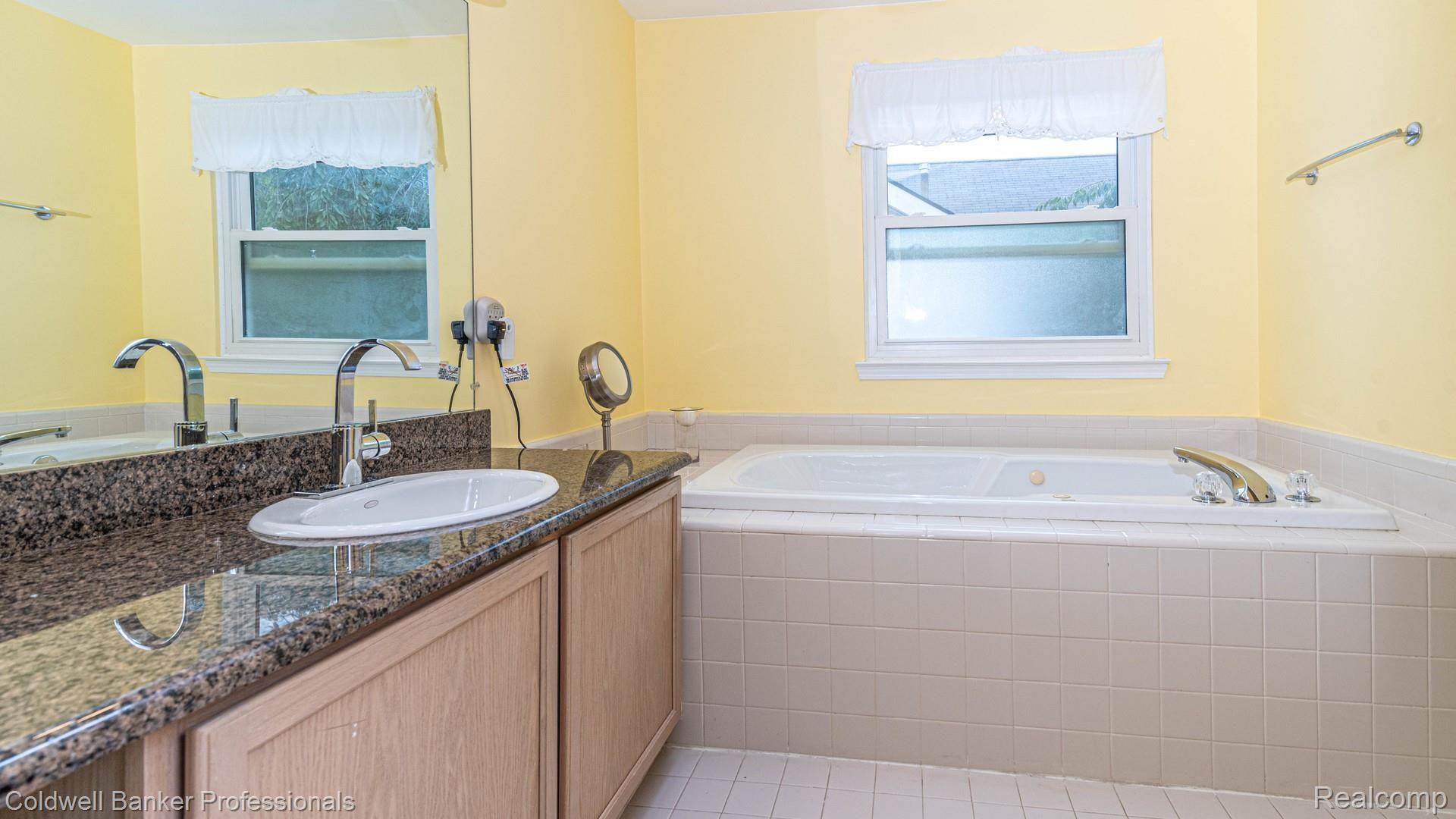 83 Eagle Ridge Road Lake Orion, MI 48360 - Photo 25 of 43 Master Bathroom