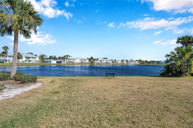 $2,550 | 107 Sea Horse Drive Southeast, Unit A, St. Petersburg, FL 33705