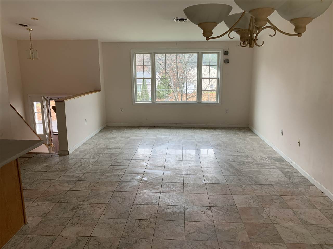 25 Baltimore Road Nashua, NH 03062 - Photo 3 of 12