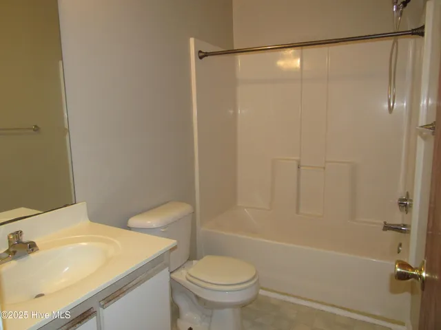 $1,175 | 206 Meadowbrook Lane, Jacksonville, NC 28546