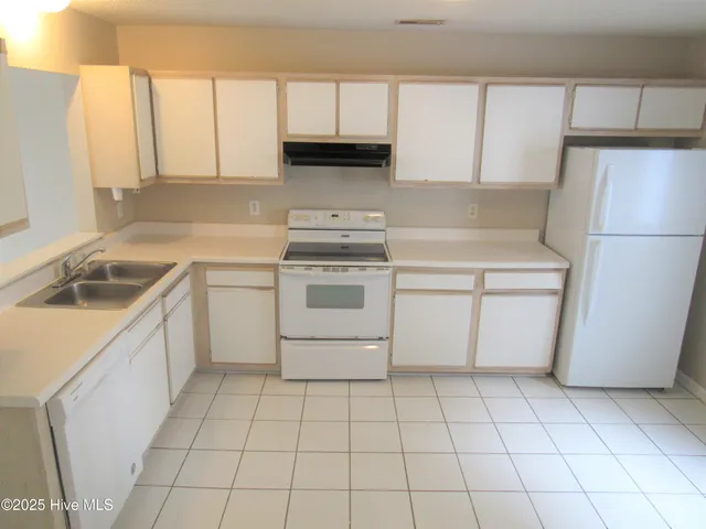 $1,175 | 206 Meadowbrook Lane, Jacksonville, NC 28546