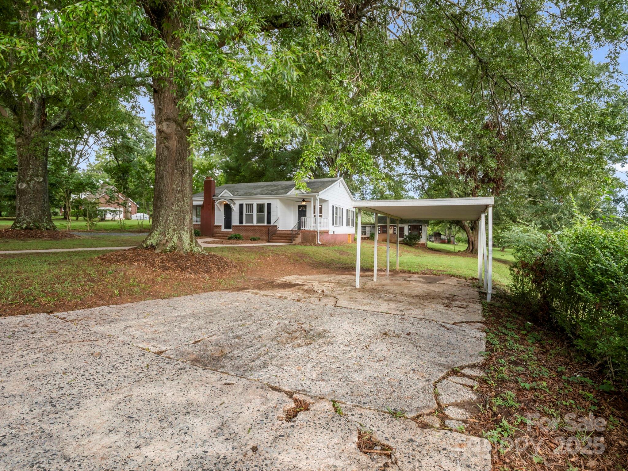 339 Flack Road Forest City, NC 28043 - Photo 5 of 32 front view of a house with a yard