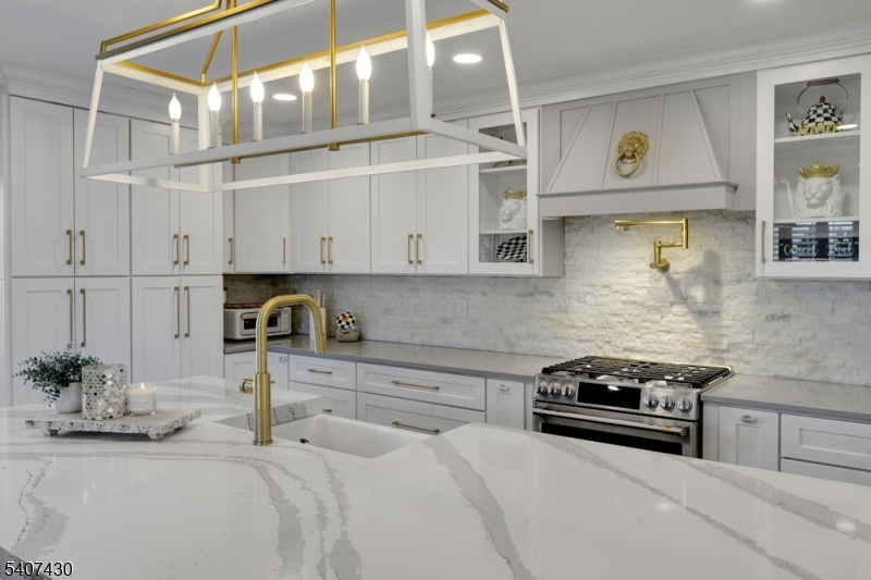 2 Knoll Road Fairfield, NJ 07004 - Photo 11 of 38