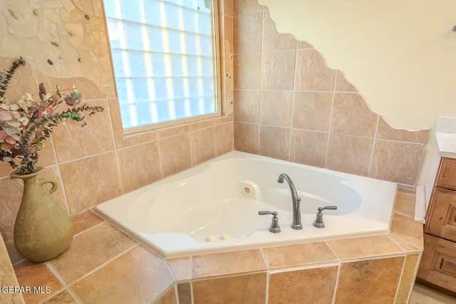 $1,399,000 | 6 Cielo Del Este, Anthony, NM 88021