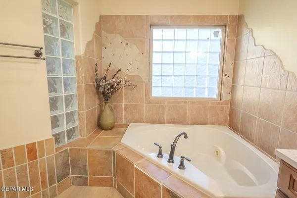 $1,290,000 | 6 Cielo Del Este, Anthony, NM 88021