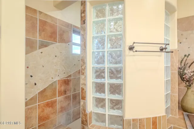 $1,399,000 | 6 Cielo Del Este, Anthony, NM 88021