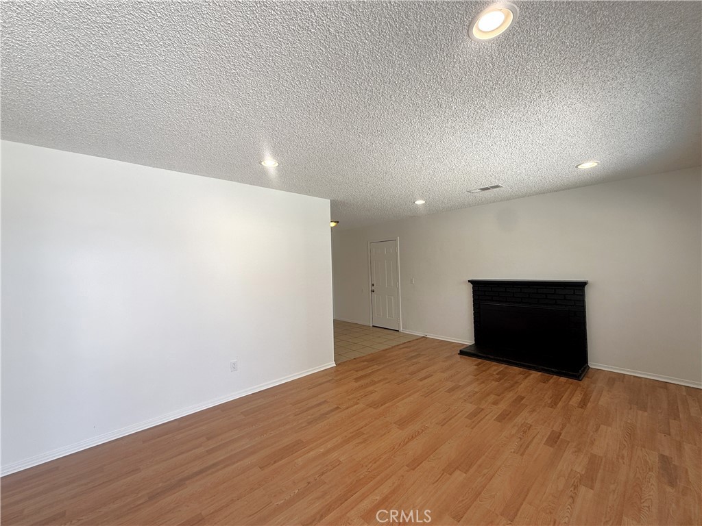 490 Avignon Court Riverside, CA 92501 - Photo 3 of 17