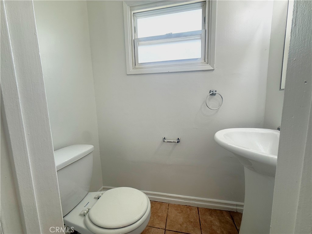 490 Avignon Court Riverside, CA 92501 - Photo 7 of 17