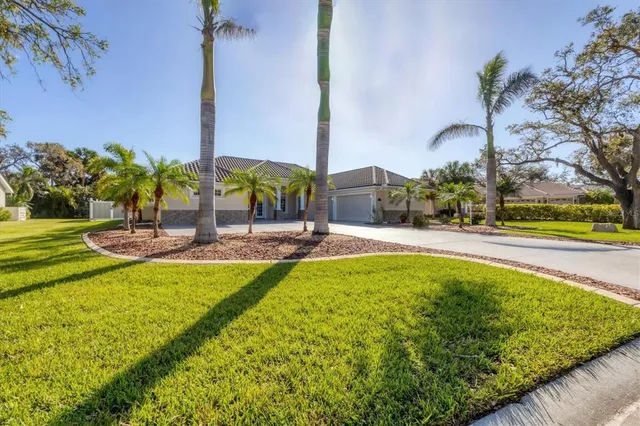 $999,990 | 192 Grand Oak Circle, Venice, FL 34292