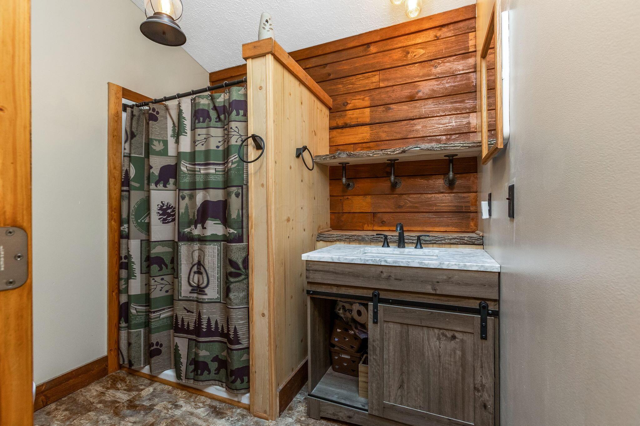 5595 Sheets Road Logan, OH 43138 - Photo 26 of 150 First floor Full bath