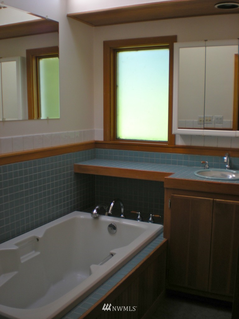 18002 Cobahud Road La Conner, WA 98257 - Photo 10 of 14 Gallery Image 10