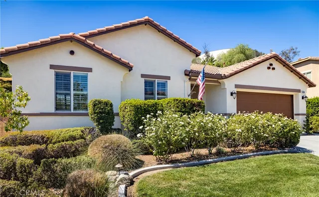 front view of house with a yard
