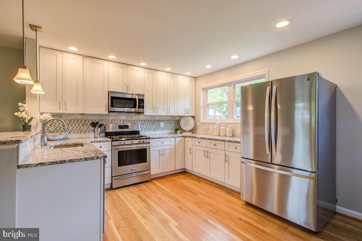 11206 Rock Road Rockville, MD 20852 - Photo 12 of 37 Stainless appliances.