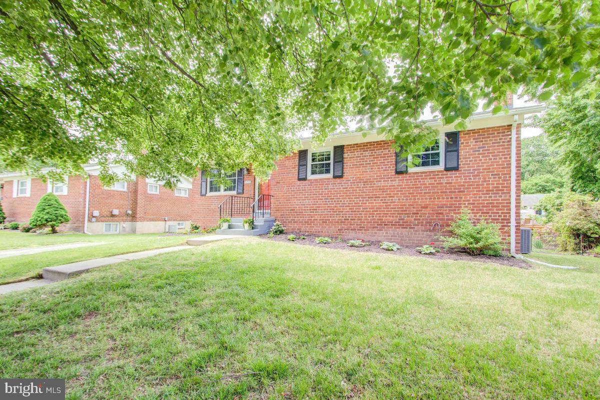 11206 Rock Road Rockville, MD 20852 - Photo 3 of 37 Brick front.