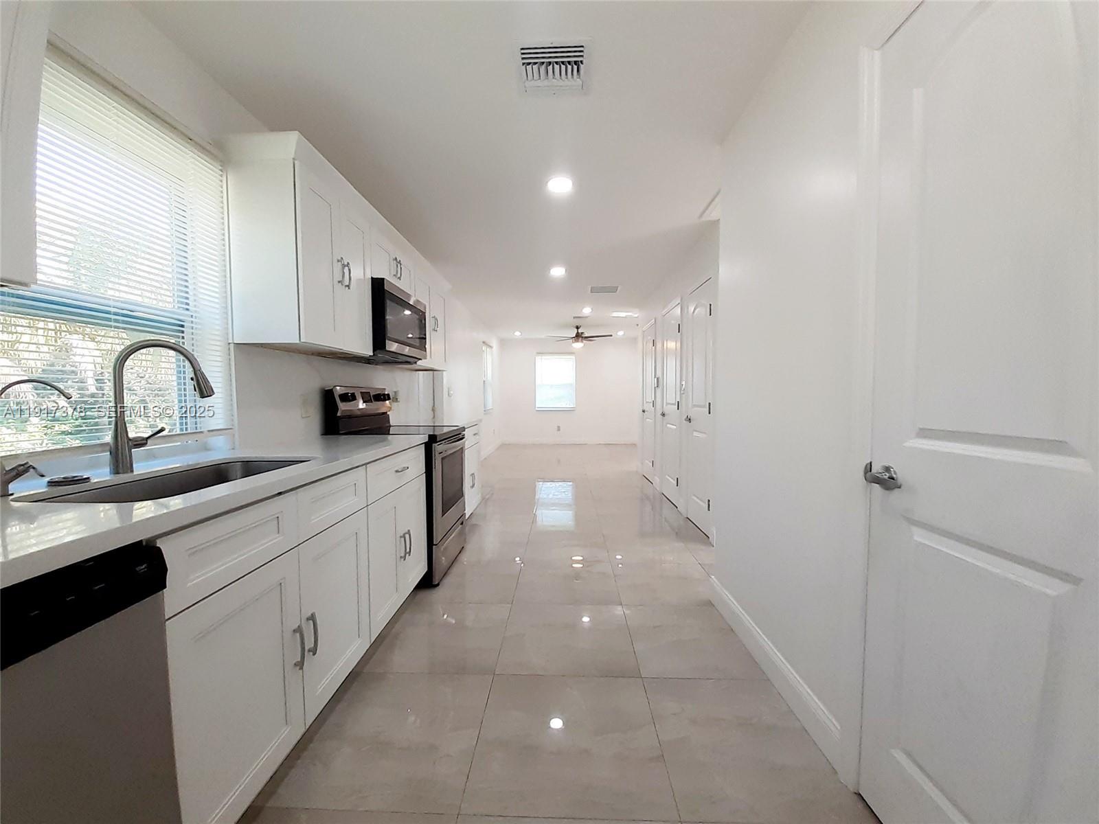 13755 Southwest 20th Street Davie, FL 33325 - Photo 5 of 19