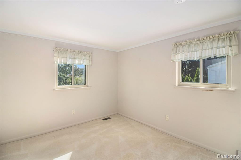 18666 Levan Road Livonia, MI 48152 - Photo 23 of 34
