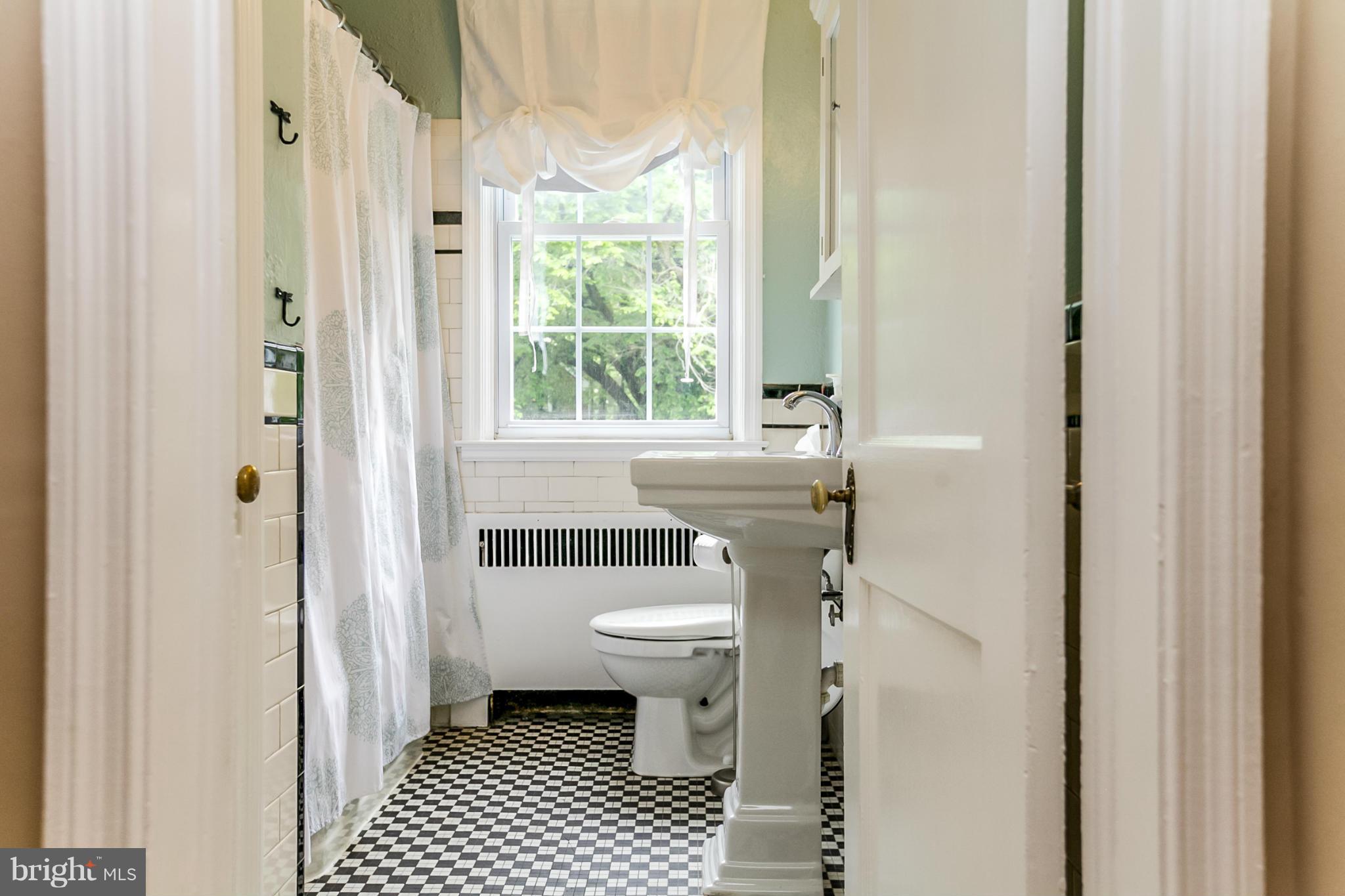 6403 Blenheim Road Baltimore, MD 21212 - Photo 22 of 30 Bath