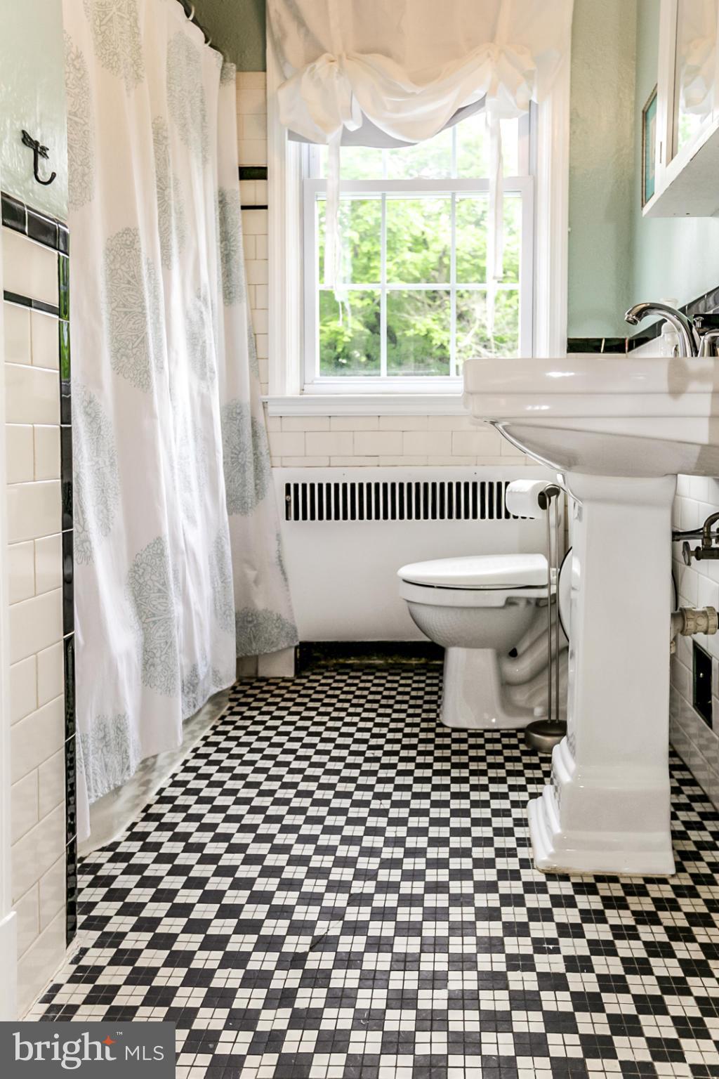 6403 Blenheim Road Baltimore, MD 21212 - Photo 23 of 30 Bath (Master)