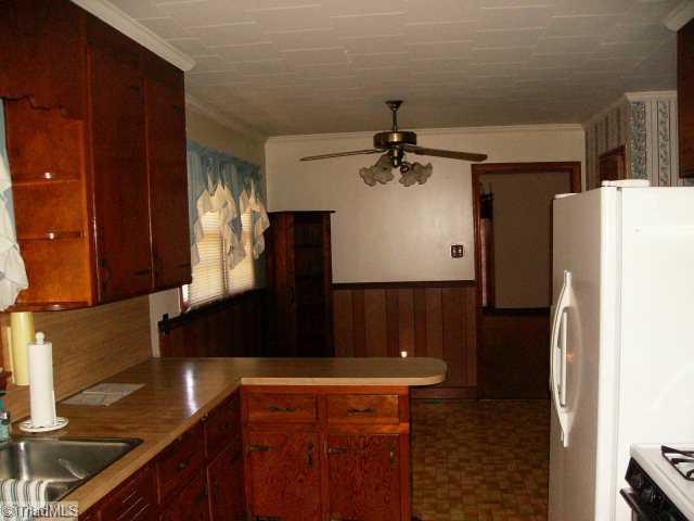 128 Brammer Road Eden, NC 27288 - Photo 2 of 12 Kitchen.