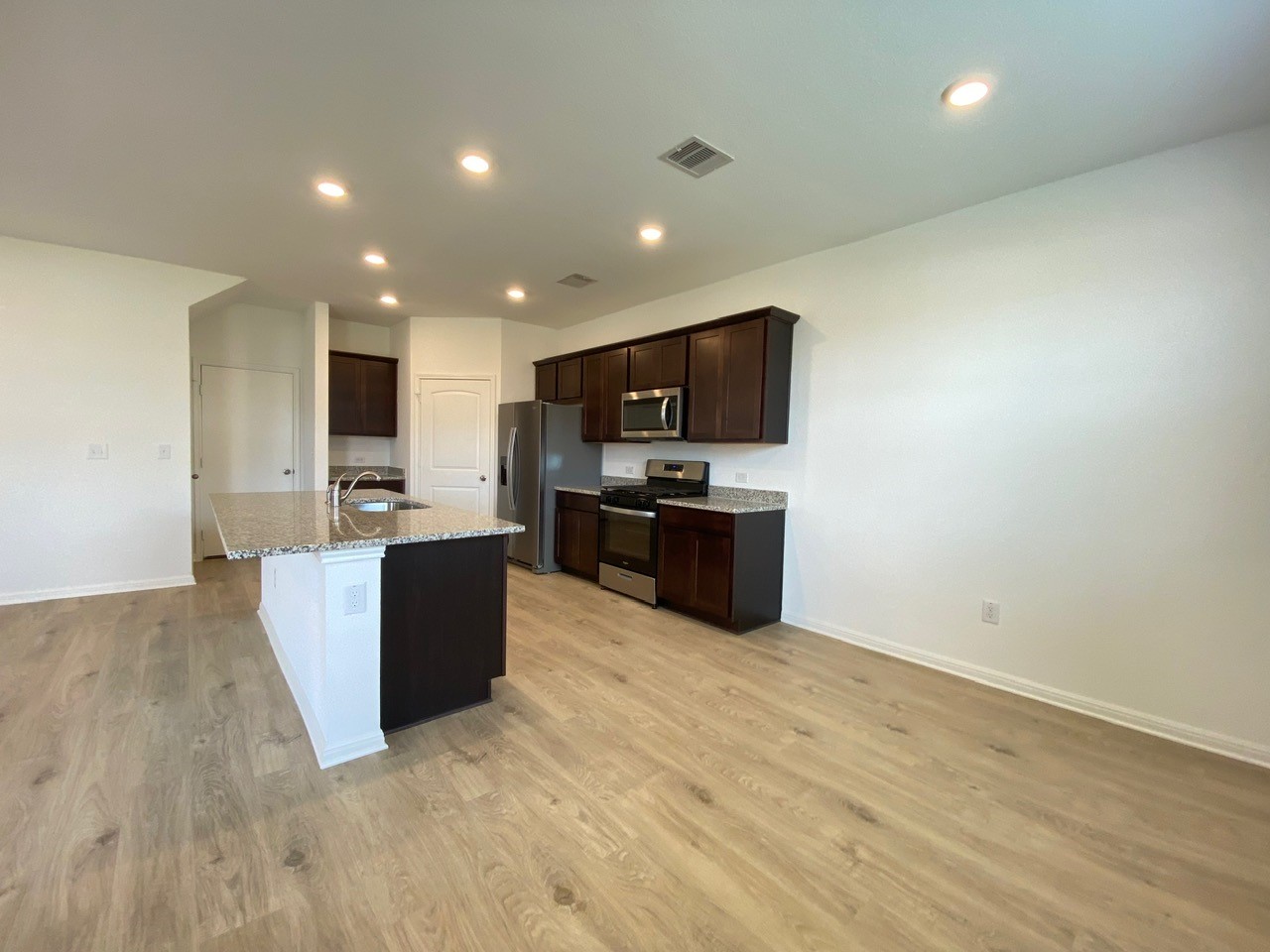 241 Saide Street Georgetown, TX 78626 - Photo 7 of 29