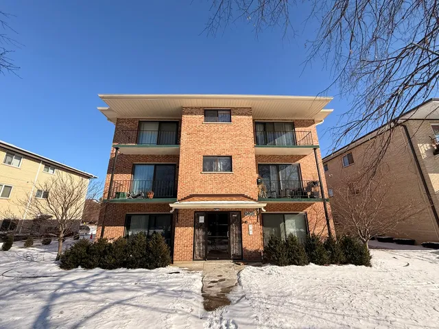 $1,850 | 10405 Mansfield Avenue, Unit 3S, Oak Lawn, IL 60453
