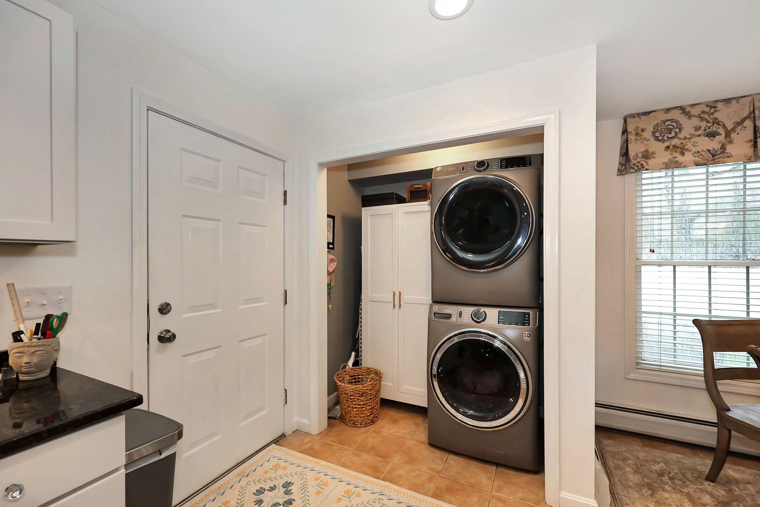 237 Stanton Street Manchester, NH 03103 - Photo 12 of 49