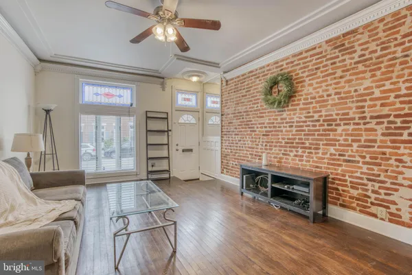 a view of a livingroom with furniture and a ceiling fan