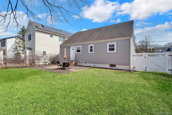 $624,999 | 77 Farmers Avenue, Lindenhurst, NY 11757