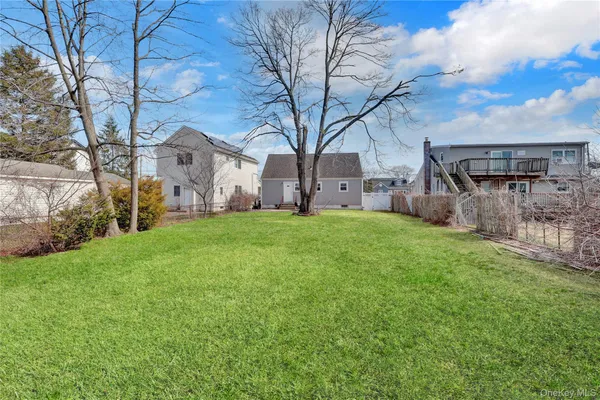 $624,999 | 77 Farmers Avenue, Lindenhurst, NY 11757
