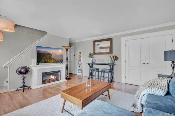 $624,999 | 77 Farmers Avenue, Lindenhurst, NY 11757