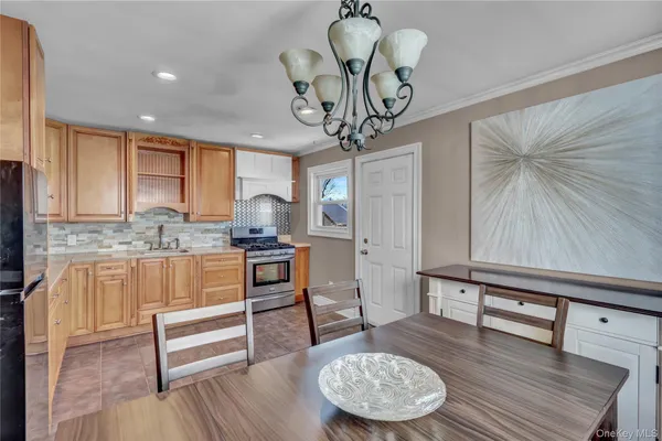 $624,999 | 77 Farmers Avenue, Lindenhurst, NY 11757