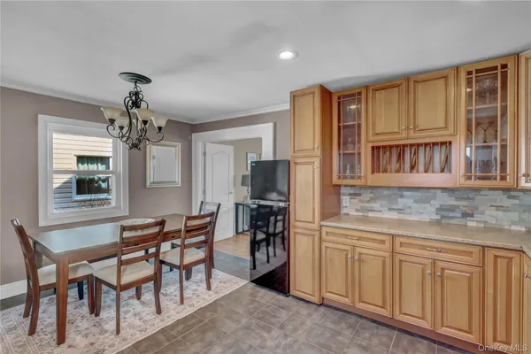 $624,999 | 77 Farmers Avenue, Lindenhurst, NY 11757