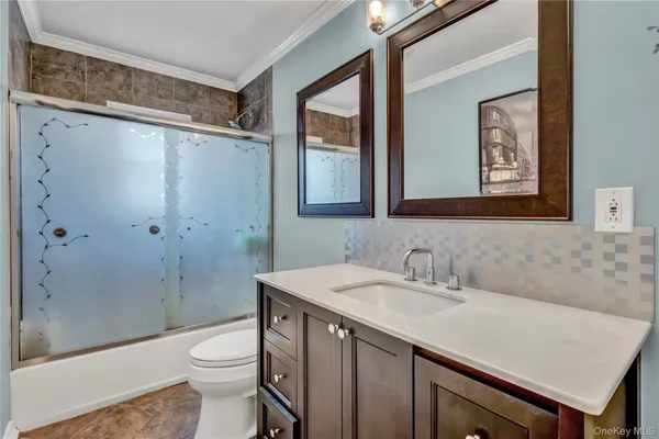 $624,999 | 77 Farmers Avenue, Lindenhurst, NY 11757