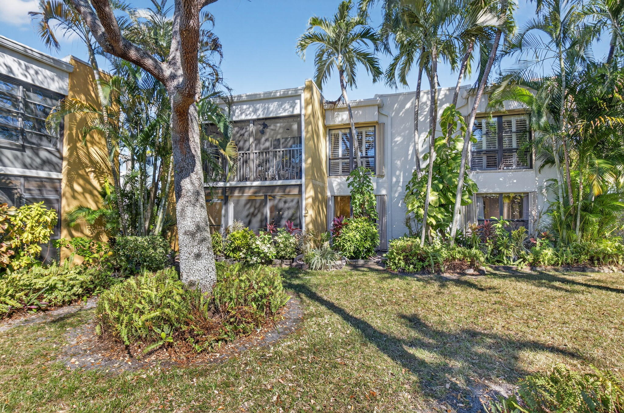 501 Dotterel Road, Unit 26B Delray Beach, FL 33444 - Photo 38 of 48 a view of multiple house with a street