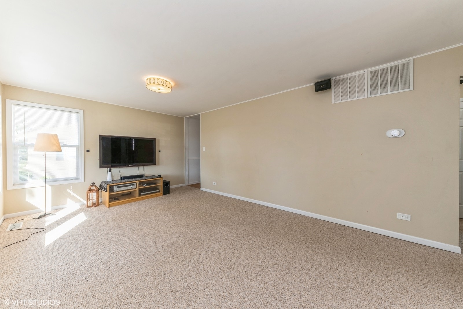 2506 Kirchoff Road Rolling Meadows, IL 60008 - Photo 2 of 12 Gallery Image 2