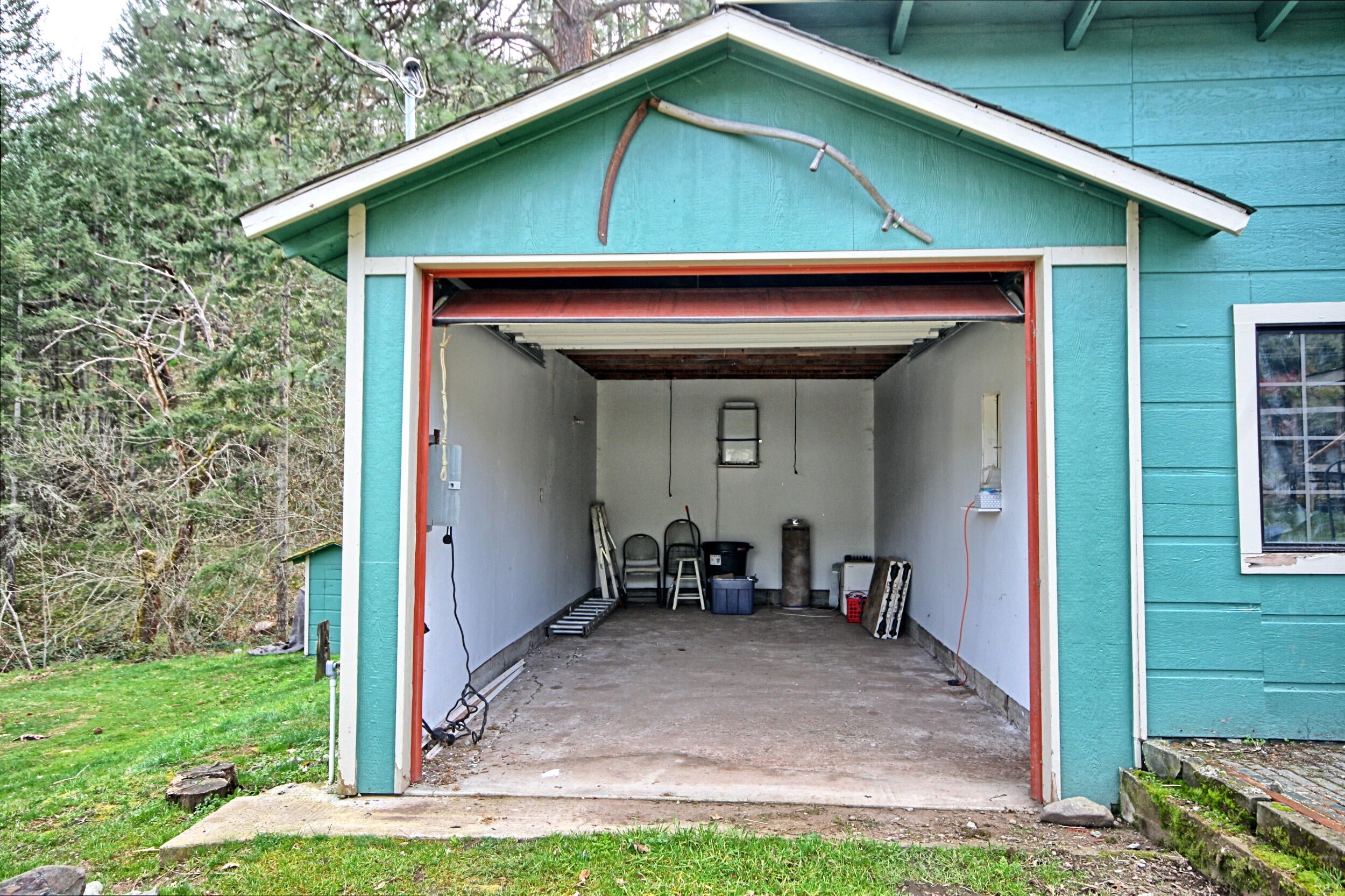 5355 Coleman Creek Road Medford, OR 97501 - Photo 45 of 76 North end garage