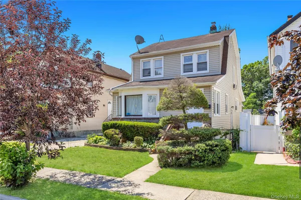 $799,000 | 352 West Valley Stream Boulevard, Valley Stream, NY 11580