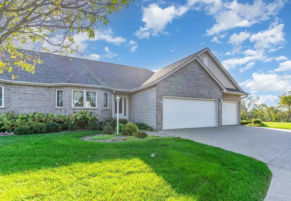 $400,000 | 912 Aurora Circle, Red Wing, MN 55066