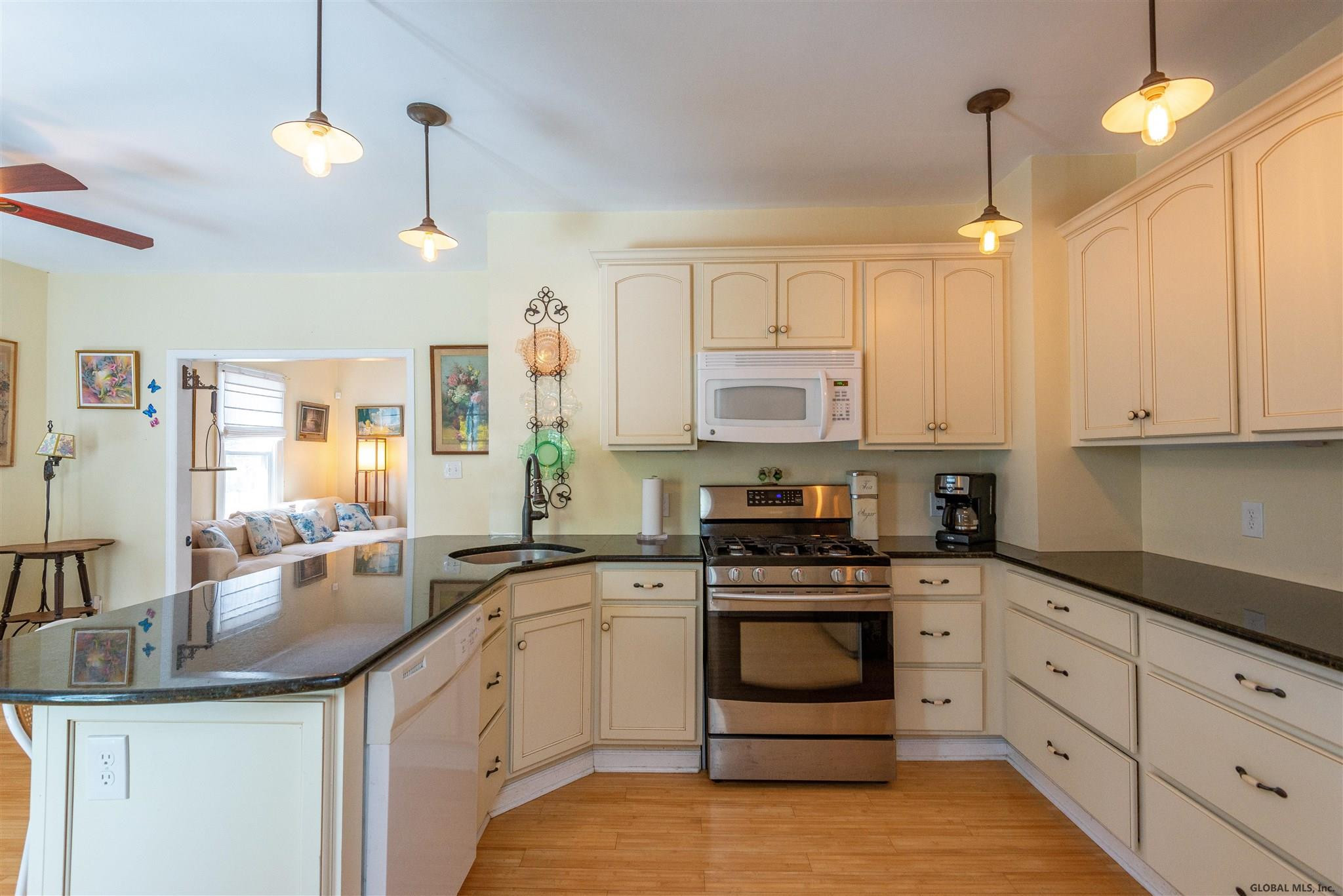 42 Roland Place Schenectady, NY 12304 - Photo 10 of 27 Photo 11