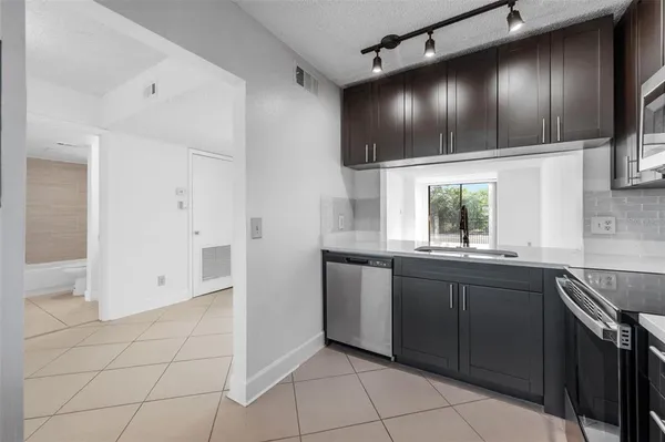 $2,195 | 1900 Pelican Landing Boulevard, Unit 1011, Clearwater, FL 33762