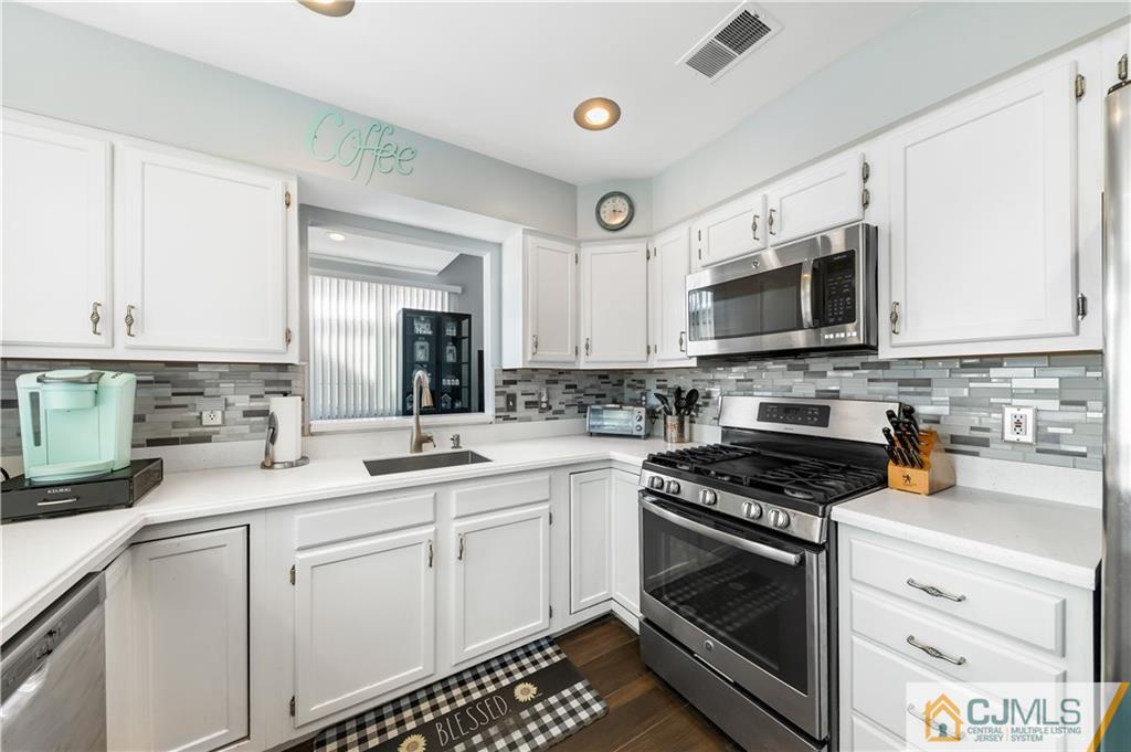 76 Winthrop Road Monroe Township, NJ 08831 - Photo 10 of 28 Gallery Image 10