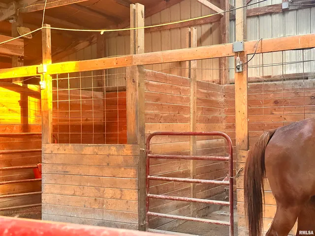 $350,000 | 470 Washington Lane, New Burnside, IL 62967